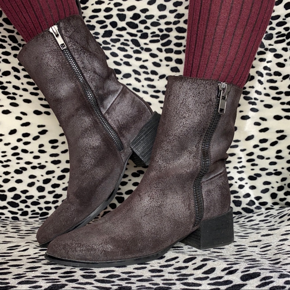 Intentionally Blank zip up suede boots sz 8